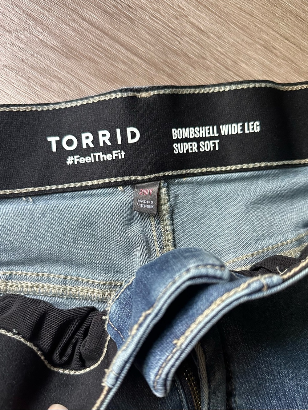Torrid Women's Bombshell Wide Leg Super Soft Blue Jeans - 20 T Tall EUC - Picture 5 of 6